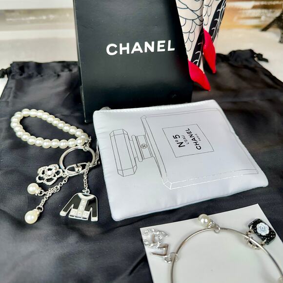 CHANEL beauty line coin pouch (#5 parfum) card holder keychain NEW! GIFT! - Picture 2 of 12